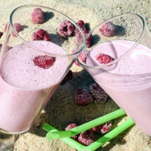 smoothies framboises, chocolat et feuille de menthe